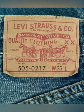 Levi’s 505-0217 (2018) Big E Vintage Style Jeans / Distressed Med Wash / Size 25
